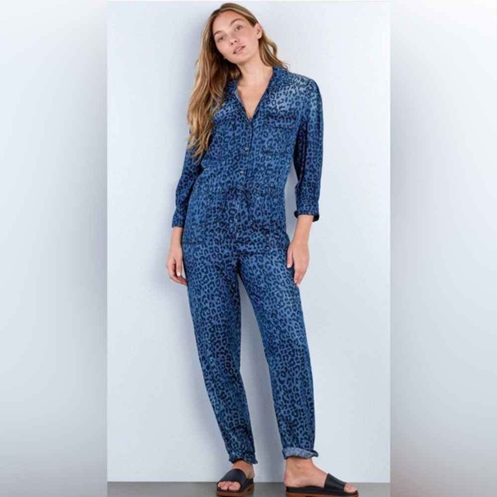 Billy‎ T Ace Jumpsuit Blue Animal Print Leopard Button Down Ruffle Back Size M